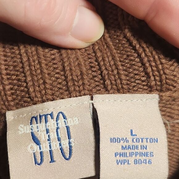 Asymmetrical turtleneck long sleeve sweater - Picture 7 of 8